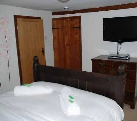 Meadow Lodge *