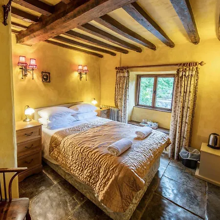Meadow Lodge *