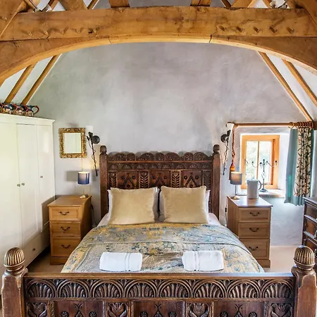 Meadow Lodge *