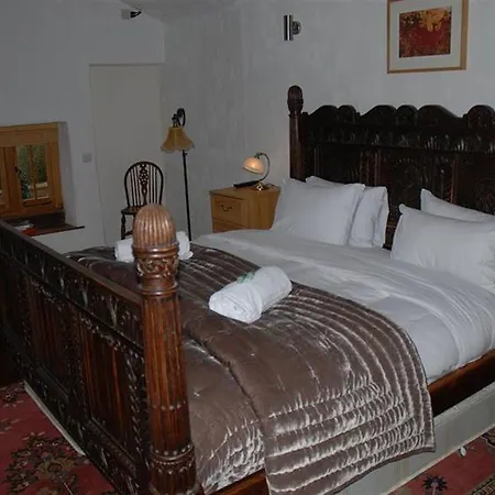 Meadow Lodge *